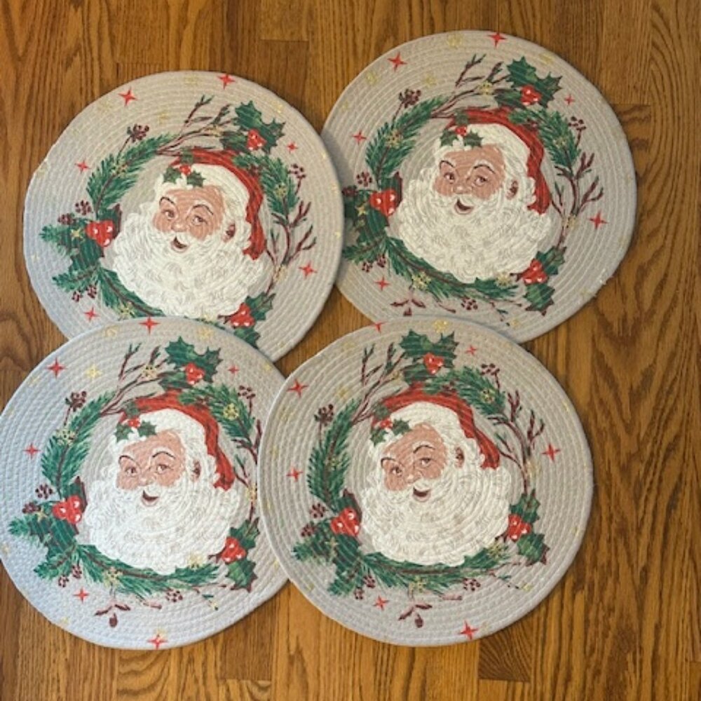 Nicole Miller Santa Claus Placemats 15” Round GRAY RED GREEN WOVEN POLYESTER
